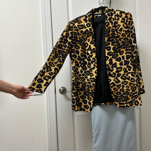 Nora Noh Vintage Animal Print 100 % Silk Blazer Womens Size 10 Padded Shoulders - Picture 2 of 5